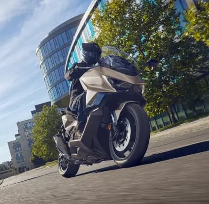 Rent a HONDA FORZA 750
